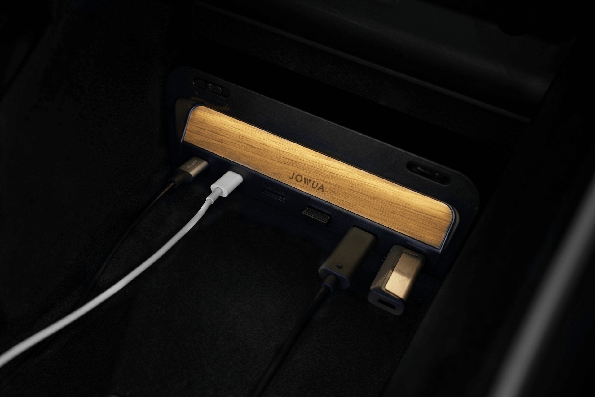 In-car Charging (Pre-Refreshed Console)